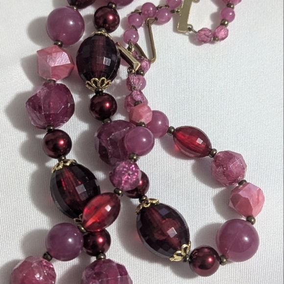 Vintage Elegant Multi-Purple and pink Beaded Necklace - plastic - marked Germany - Picture 6 of 6